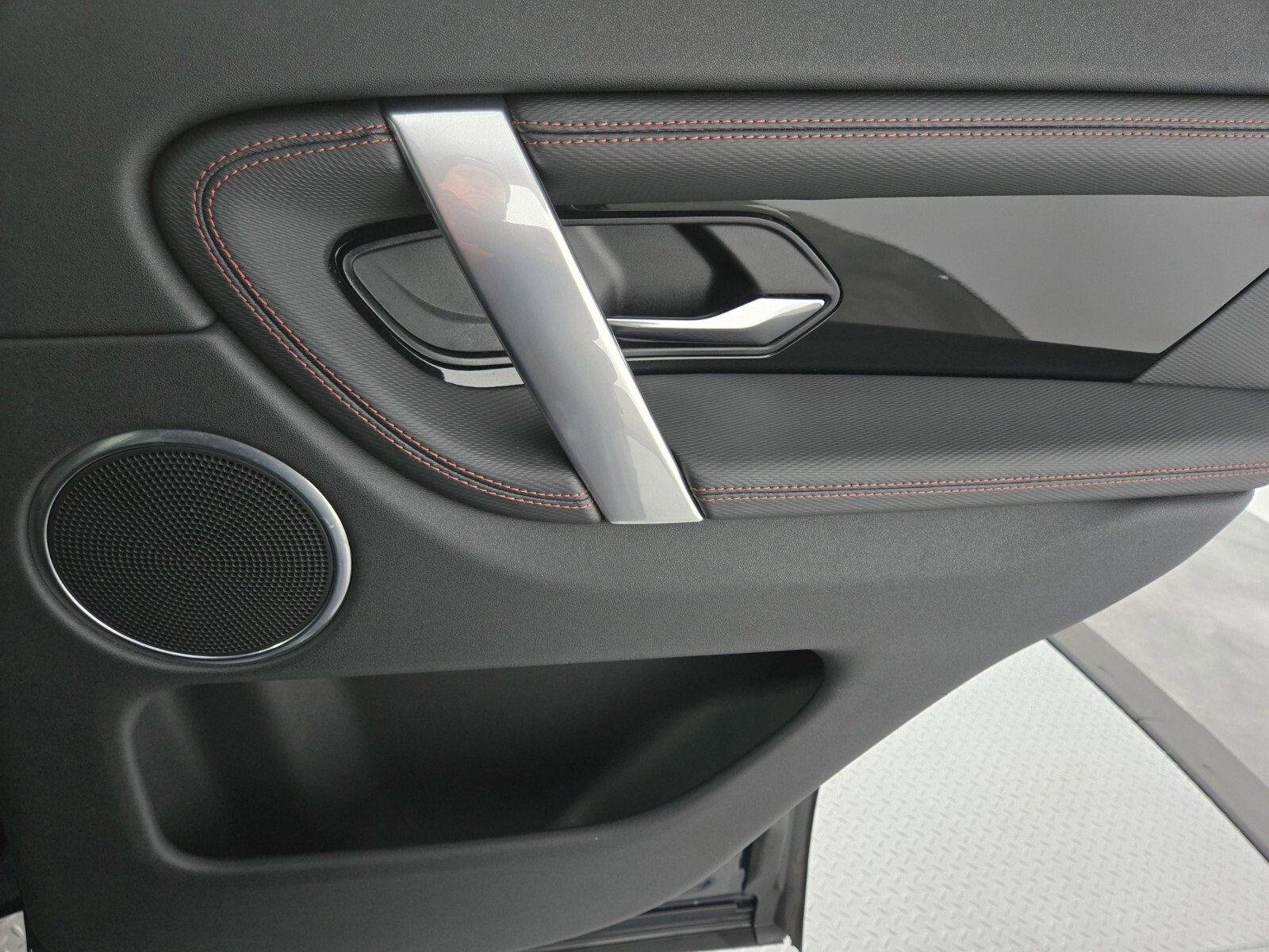 Used 2023 Land Rover Discovery Sport S R-Dynamic image 19