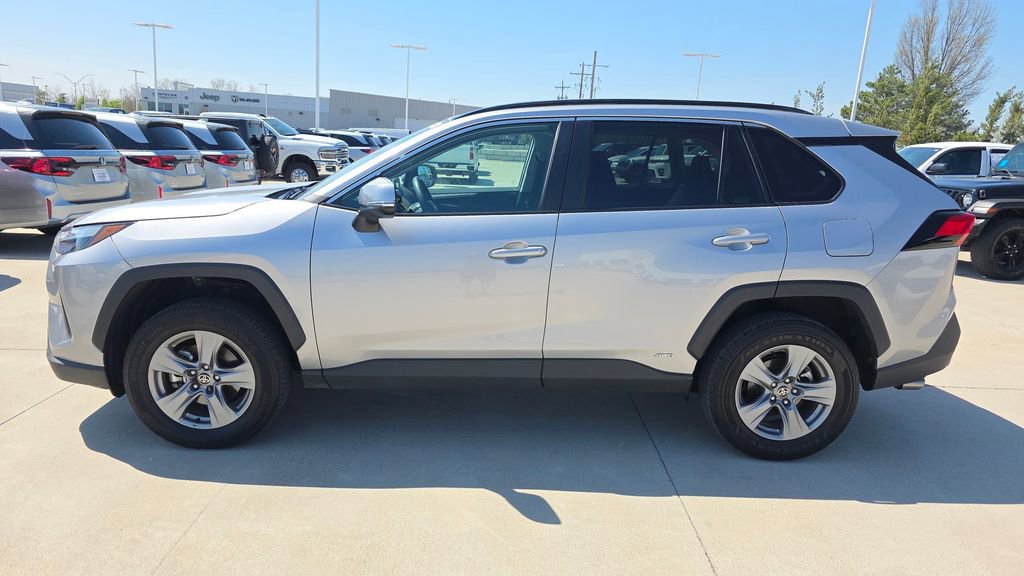 Used 2025 Toyota RAV4 XLE image 2