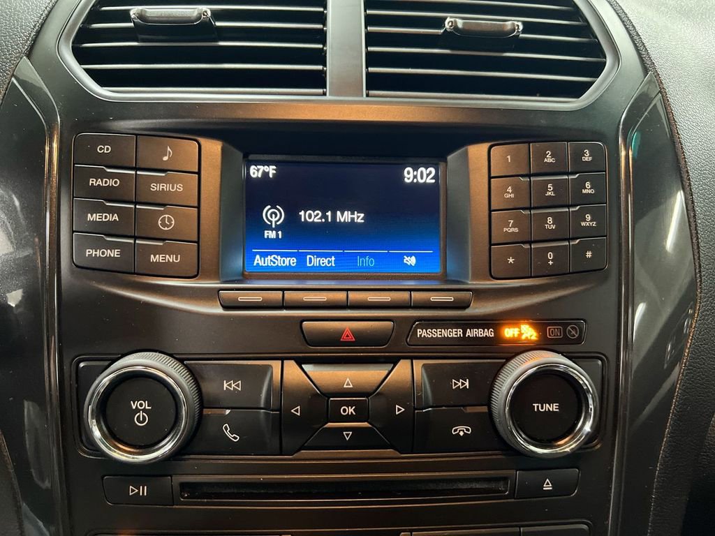 Used 2017 Ford Explorer XLT FWD image 14