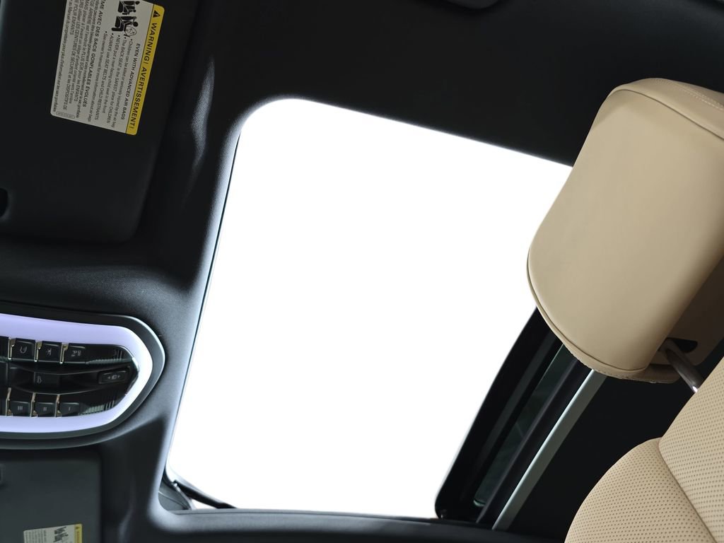 Certified 2025 Porsche Macan AWD/4WD image 28