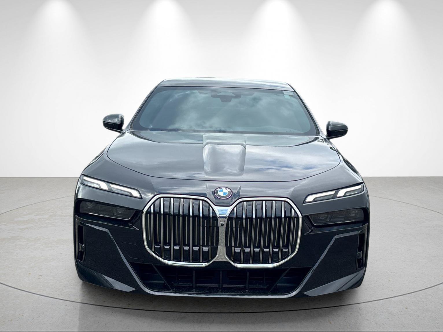 Used 2024 BMW 740i RWD image 8