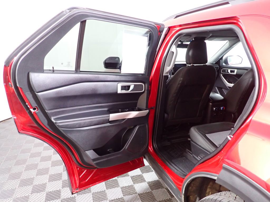 Used 2023 Ford Explorer XLT AWD/4WD image 31