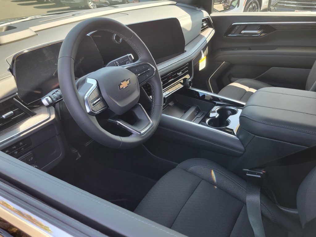 New 2027 Chevrolet Suburban LS RWD image 3