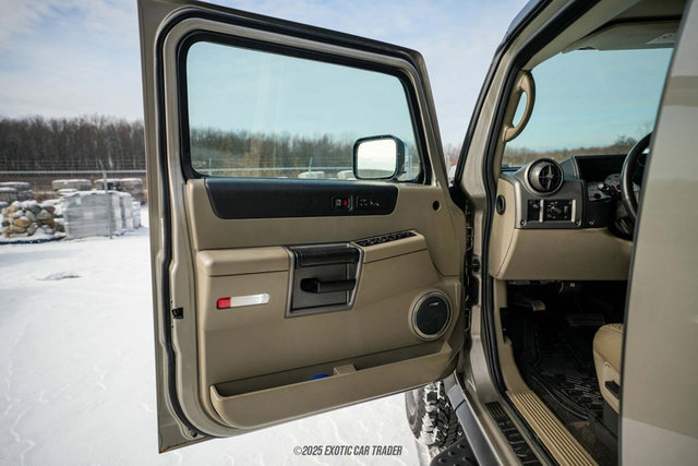 Used 2003 HUMMER H2 w/ Preferred Equipment Group image 33