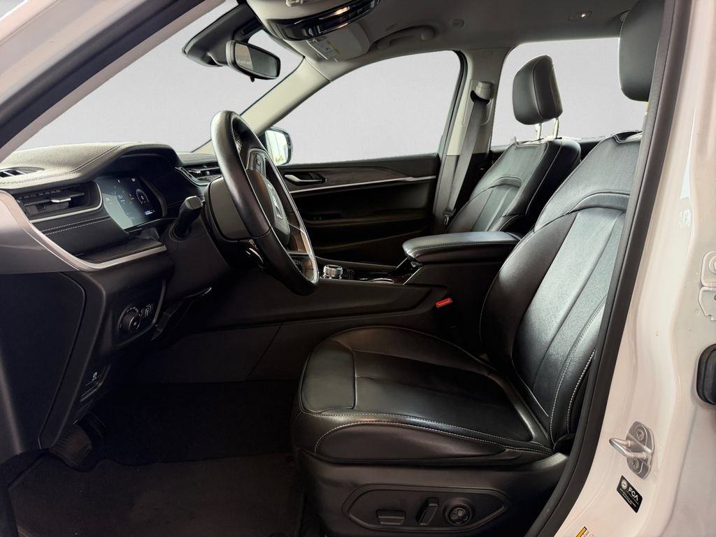 Used 2022 Jeep Grand Cherokee L Limited AWD/4WD image 22