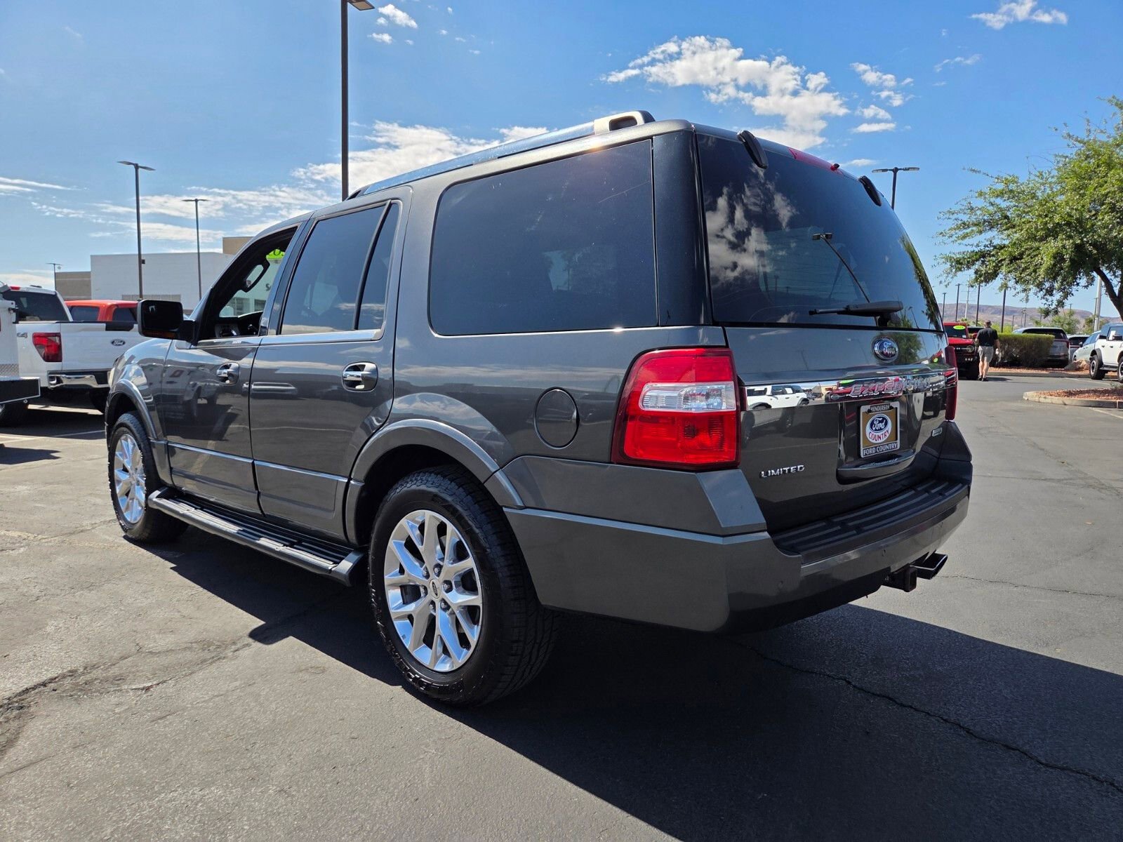 Used 2017 Ford Expedition Limited AWD/4WD image 4