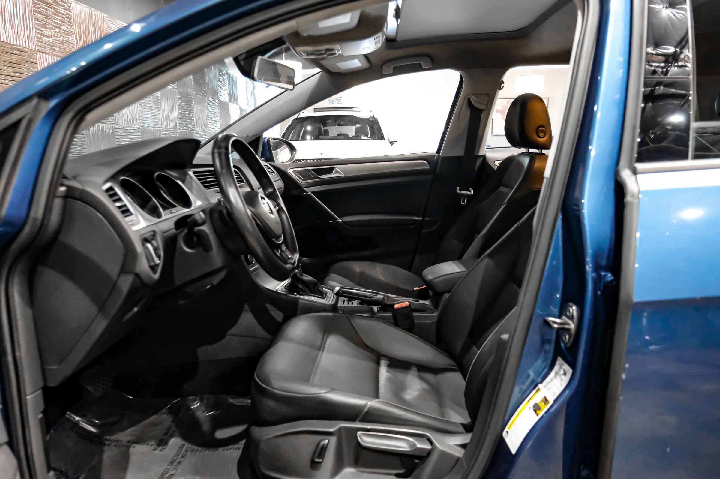 Used 2017 Volkswagen Golf Wolfsburg Edition FWD image 4