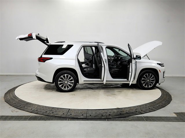 Used 2023 Chevrolet Traverse Premier image 16