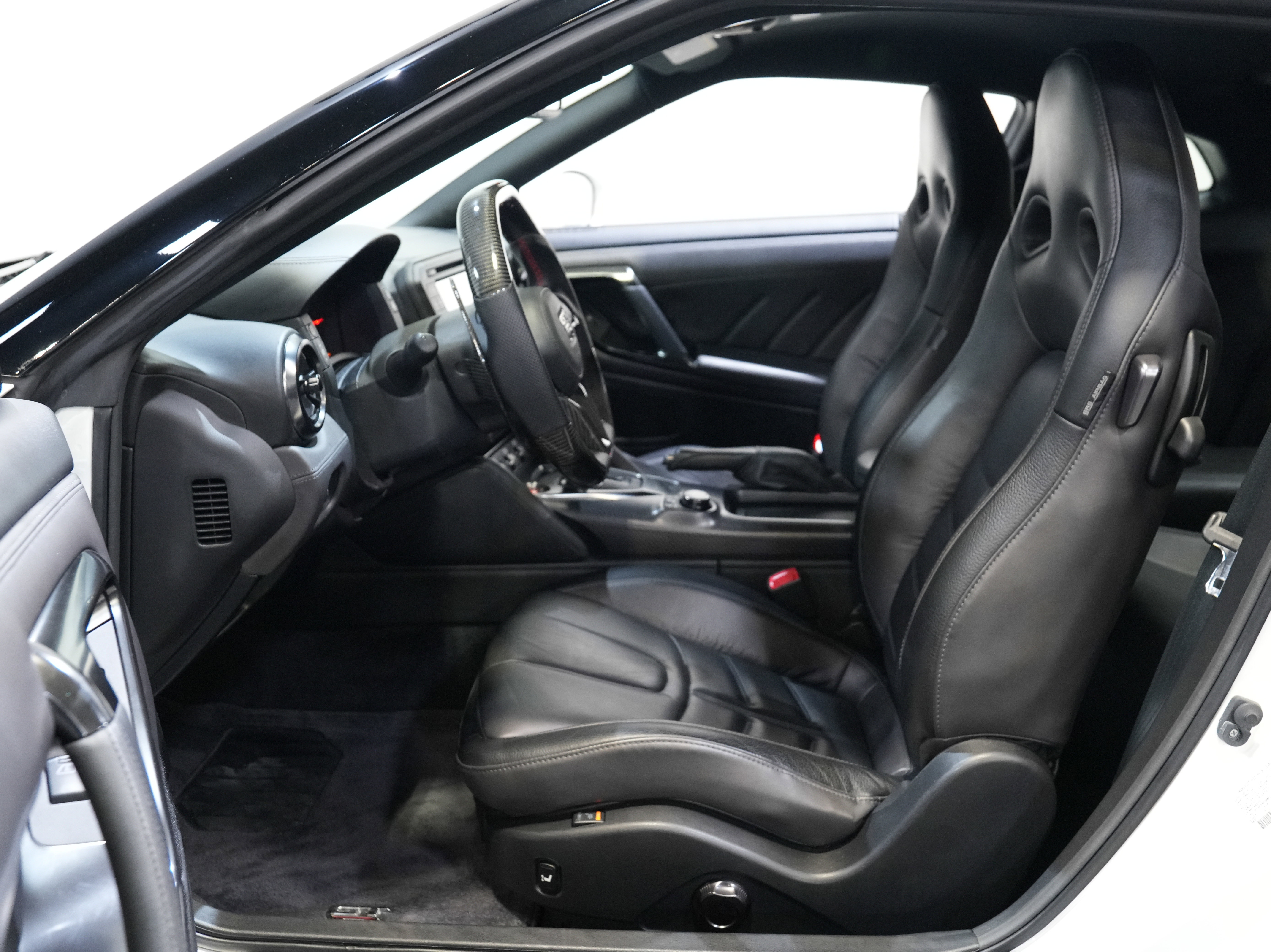 Used 2021 Nissan GT-R Premium image 27