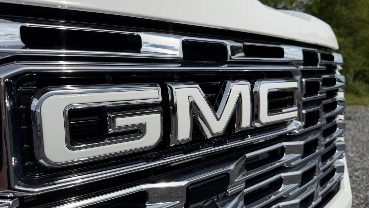 Used 2025 GMC Sierra 3500 Denali w/ Denali Reserve Package AWD/4WD image 32