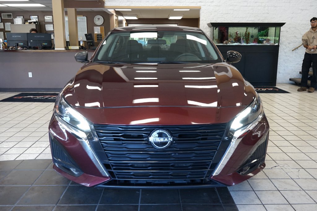Used 2024 Nissan Altima 2.5 SV FWD image 18