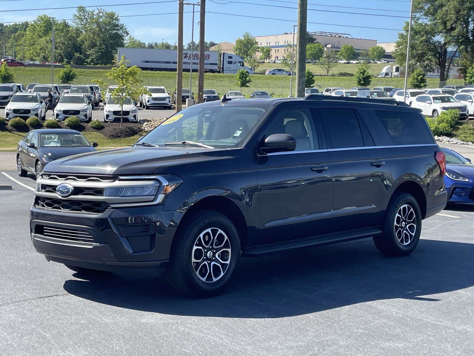 Used 2024 Ford Expedition Max XLT AWD/4WD image 3