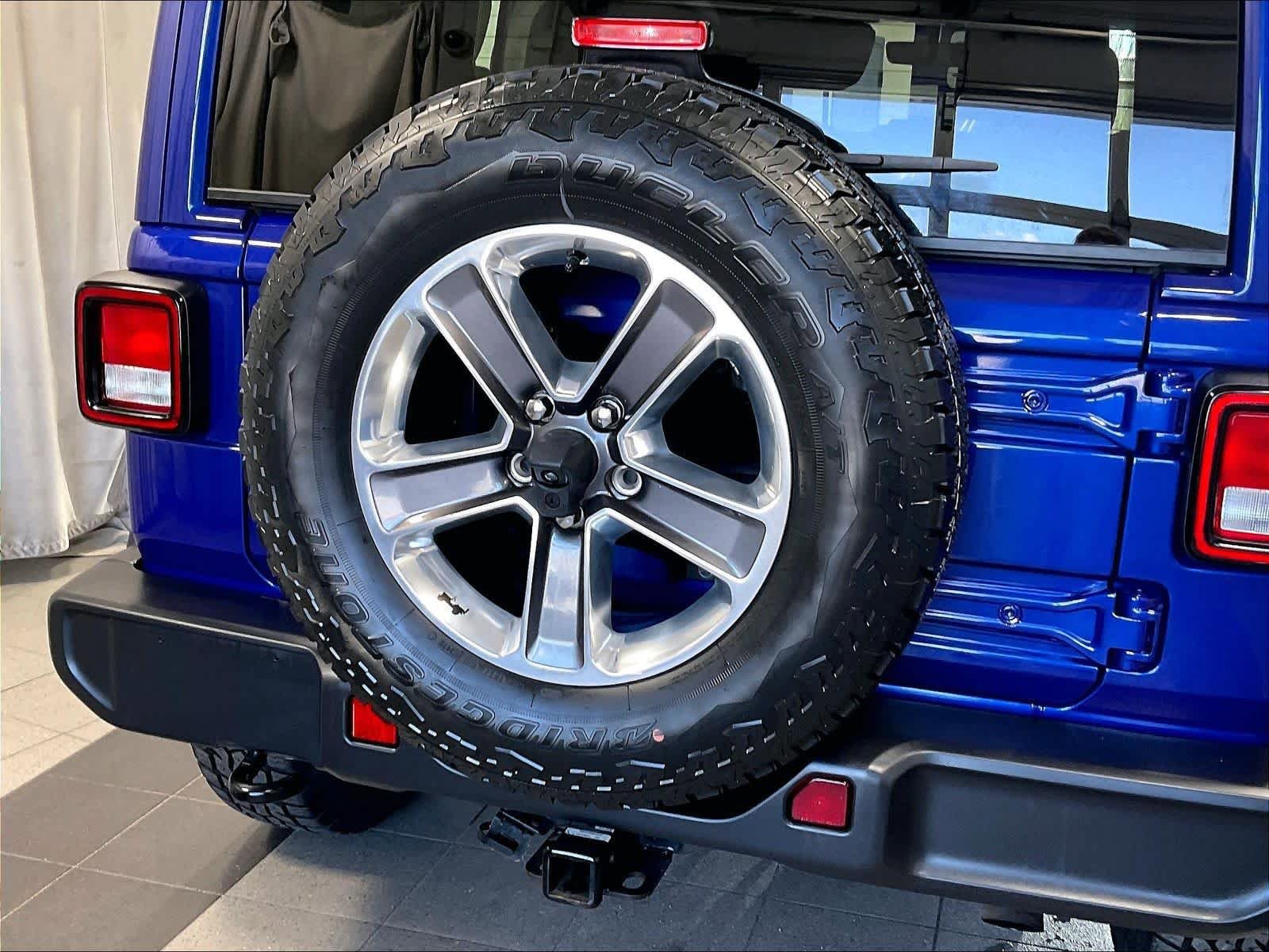 Used 2020 Jeep Wrangler Unlimited Sahara AWD/4WD image 27