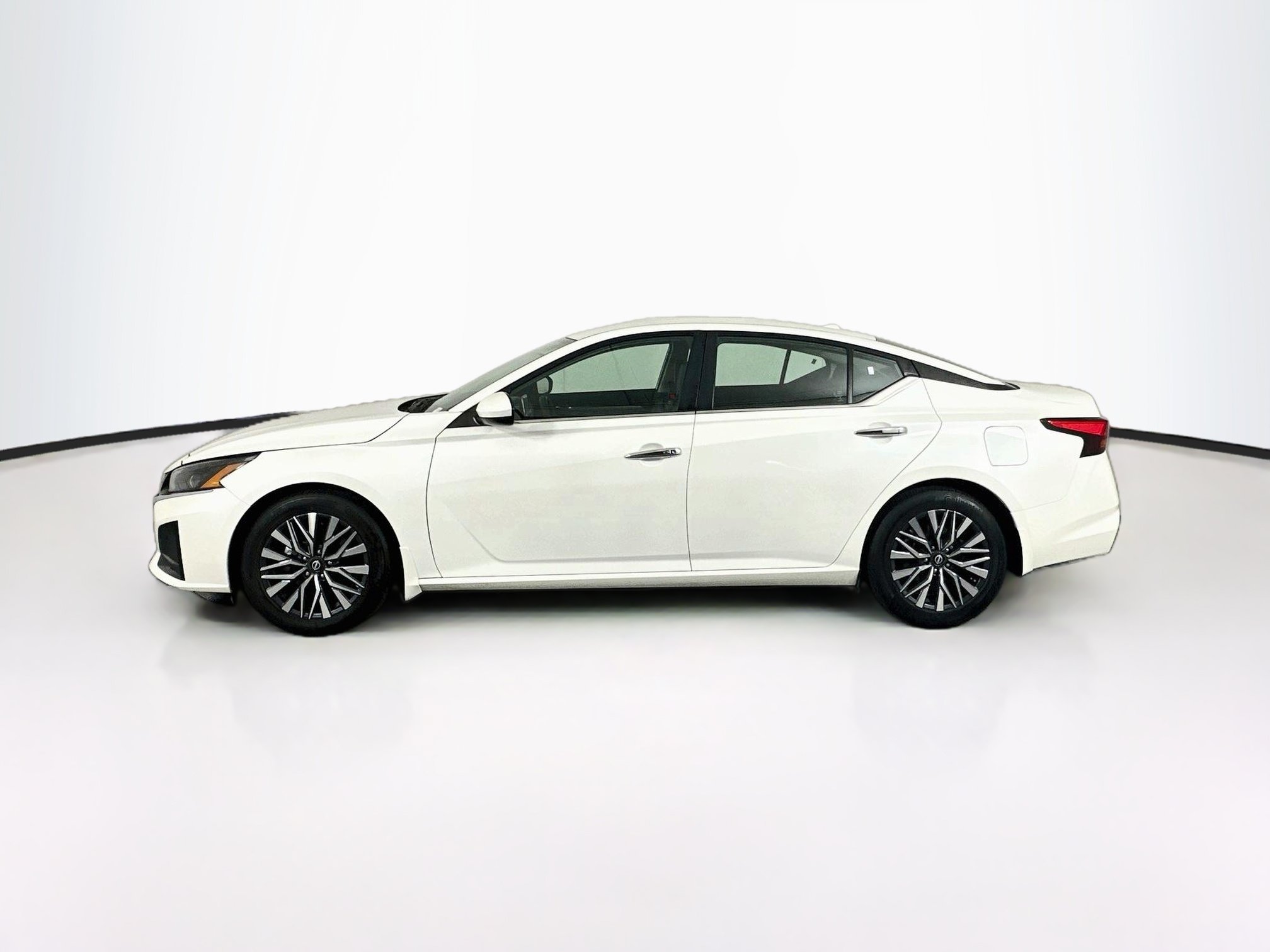 Used 2023 Nissan Altima 2.5 SV FWD image 4