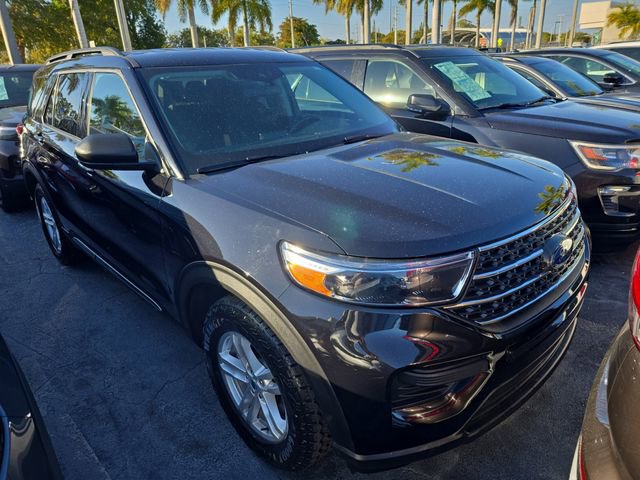 Used 2023 Ford Explorer XLT image 2