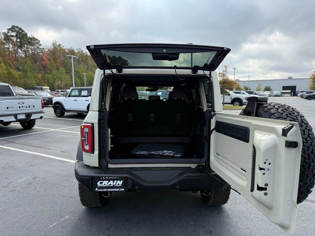 New 2025 Ford Bronco Badlands image 7