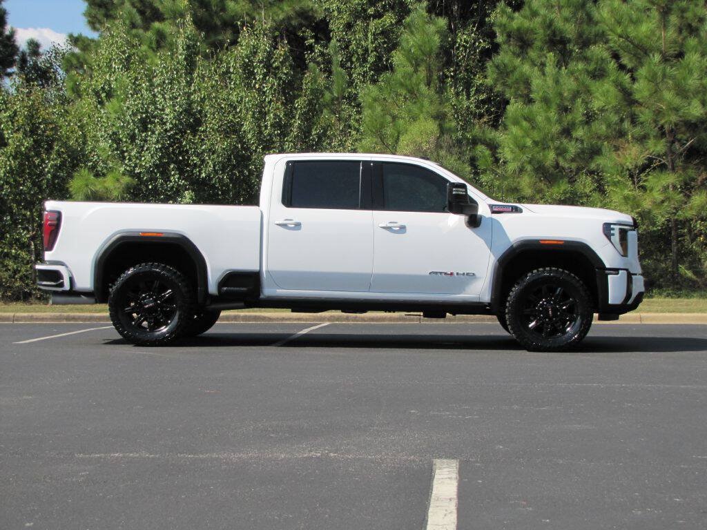 Used 2024 GMC Sierra 2500 AT4 w/ AT4 Premium Plus Package AWD/4WD image 4