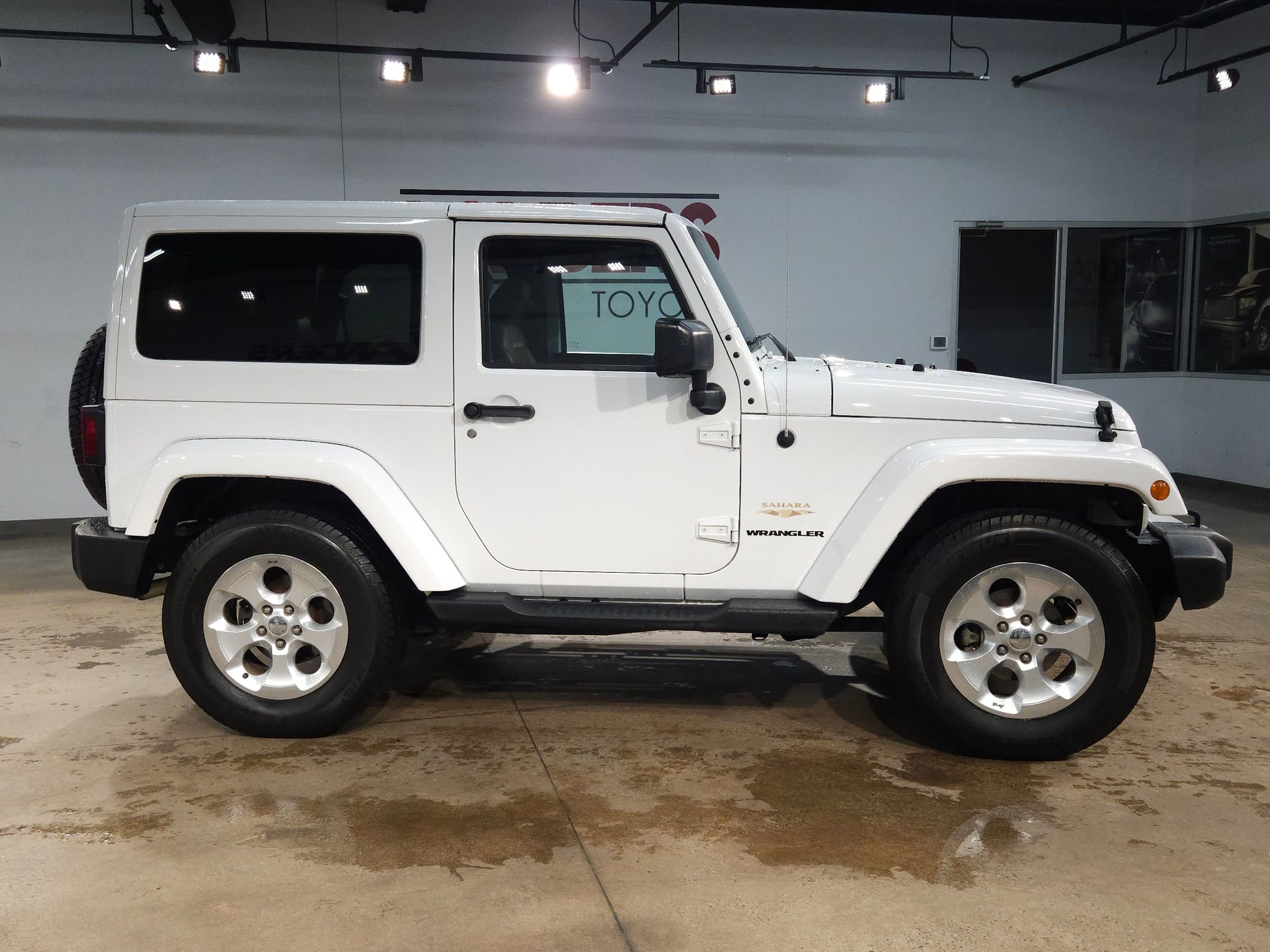Used 2014 Jeep Wrangler Sahara w/ Connectivity Group AWD/4WD image 8