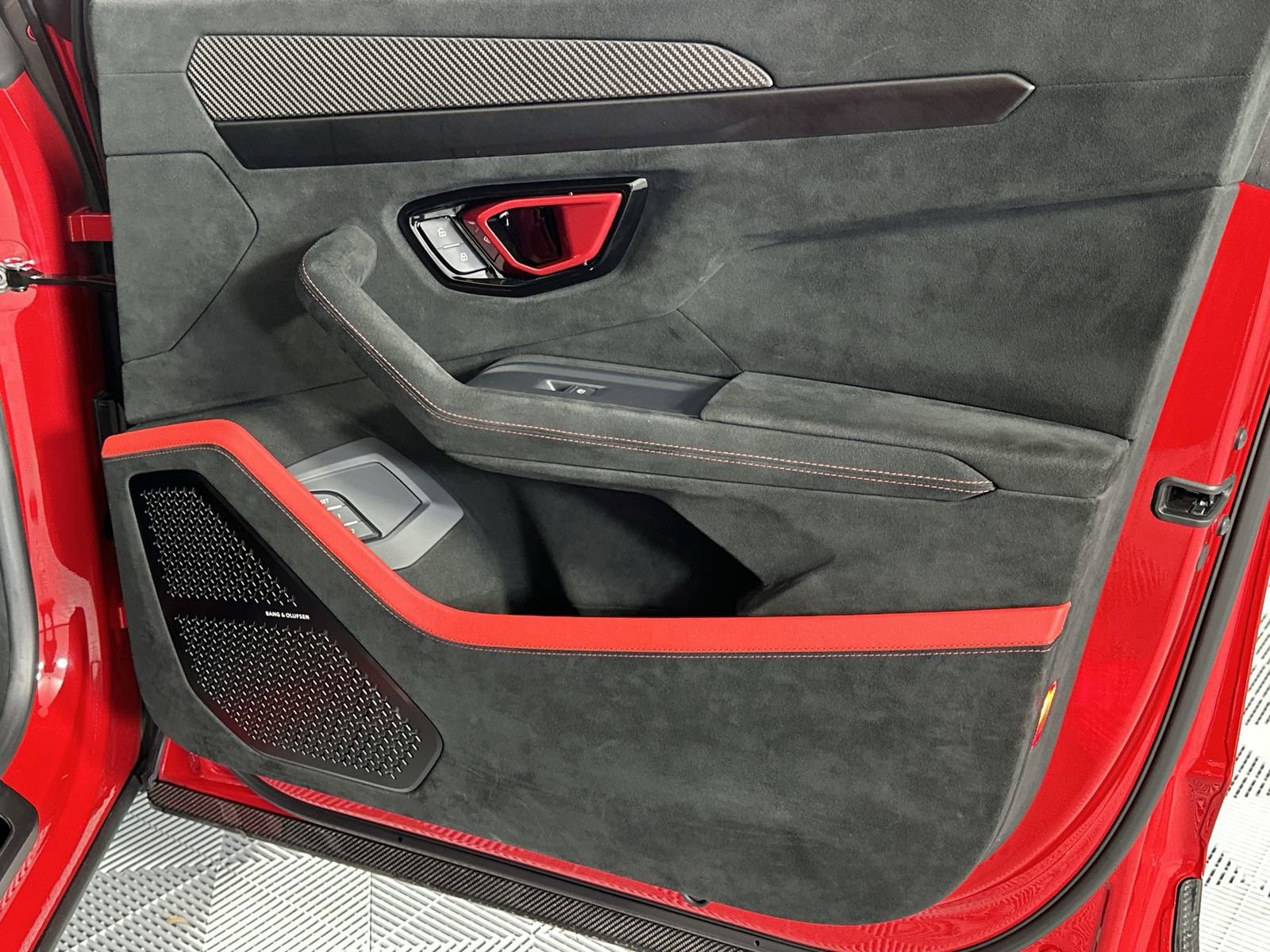 Used 2023 Lamborghini Urus Performante AWD/4WD image 31