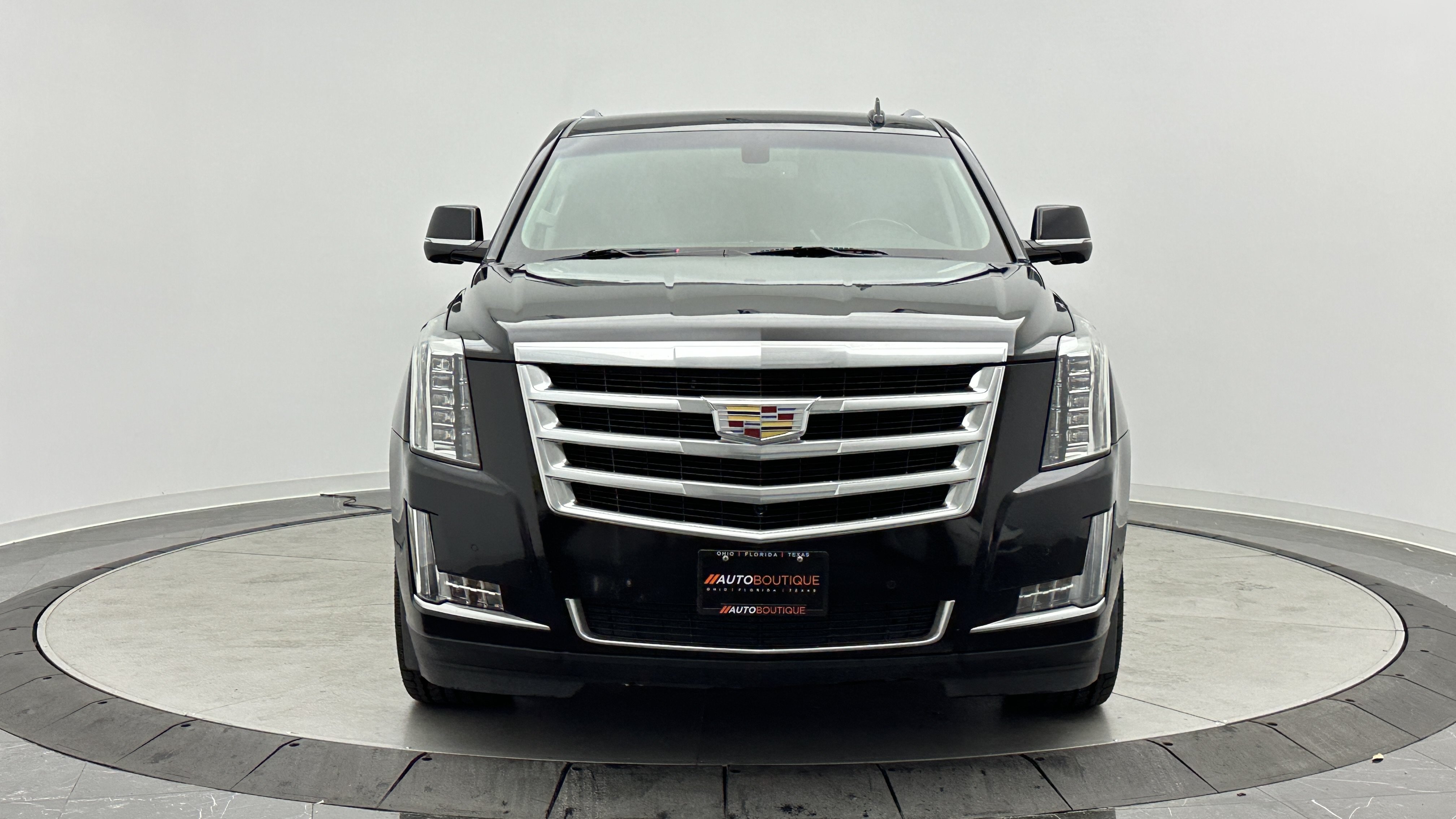 Used 2018 Cadillac Escalade ESV 4WD image 2