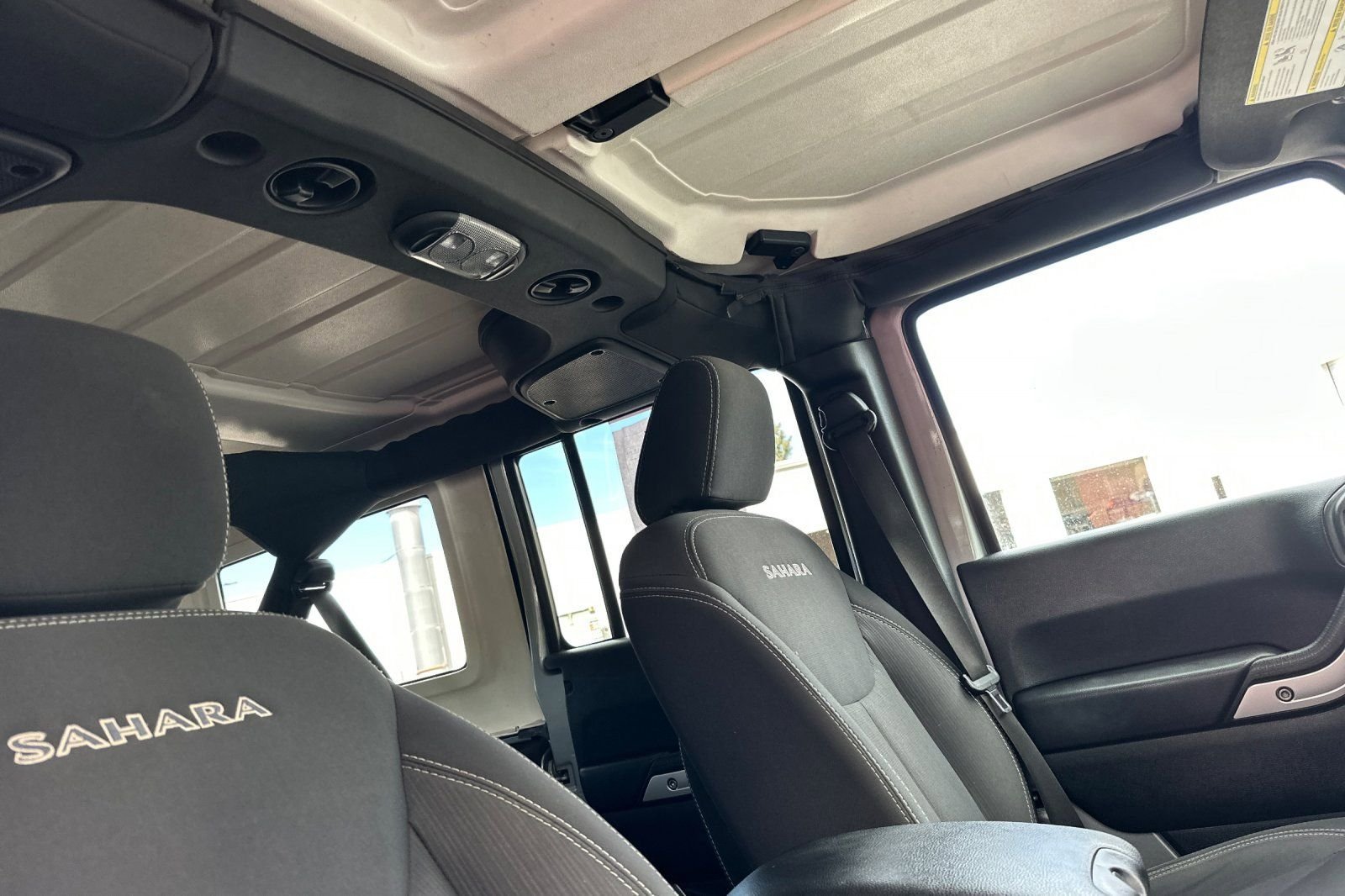Used 2018 Jeep Wrangler Unlimited Sahara AWD/4WD image 18