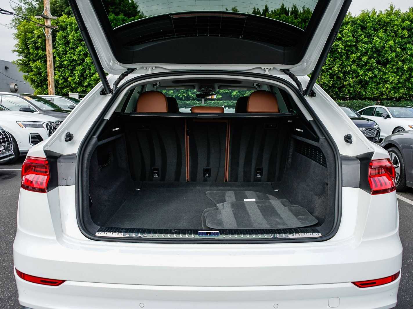 Used 2023 Audi Q8 Premium w/ Convenience Package image 26