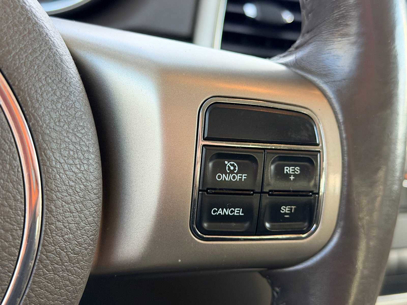 Used 2012 Jeep Grand Cherokee Laredo w/ All Weather Capability Group image 24