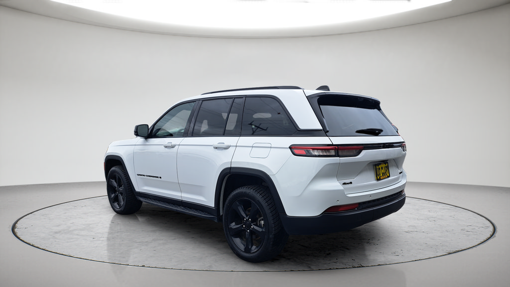 Used 2024 Jeep Grand Cherokee Limited w/ Luxury Tech Group II AWD/4WD image 7