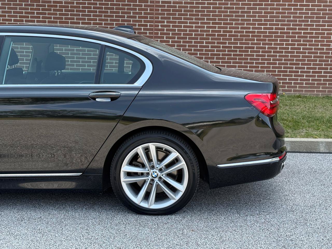Used 2017 BMW 750i xDrive AWD/4WD image 6