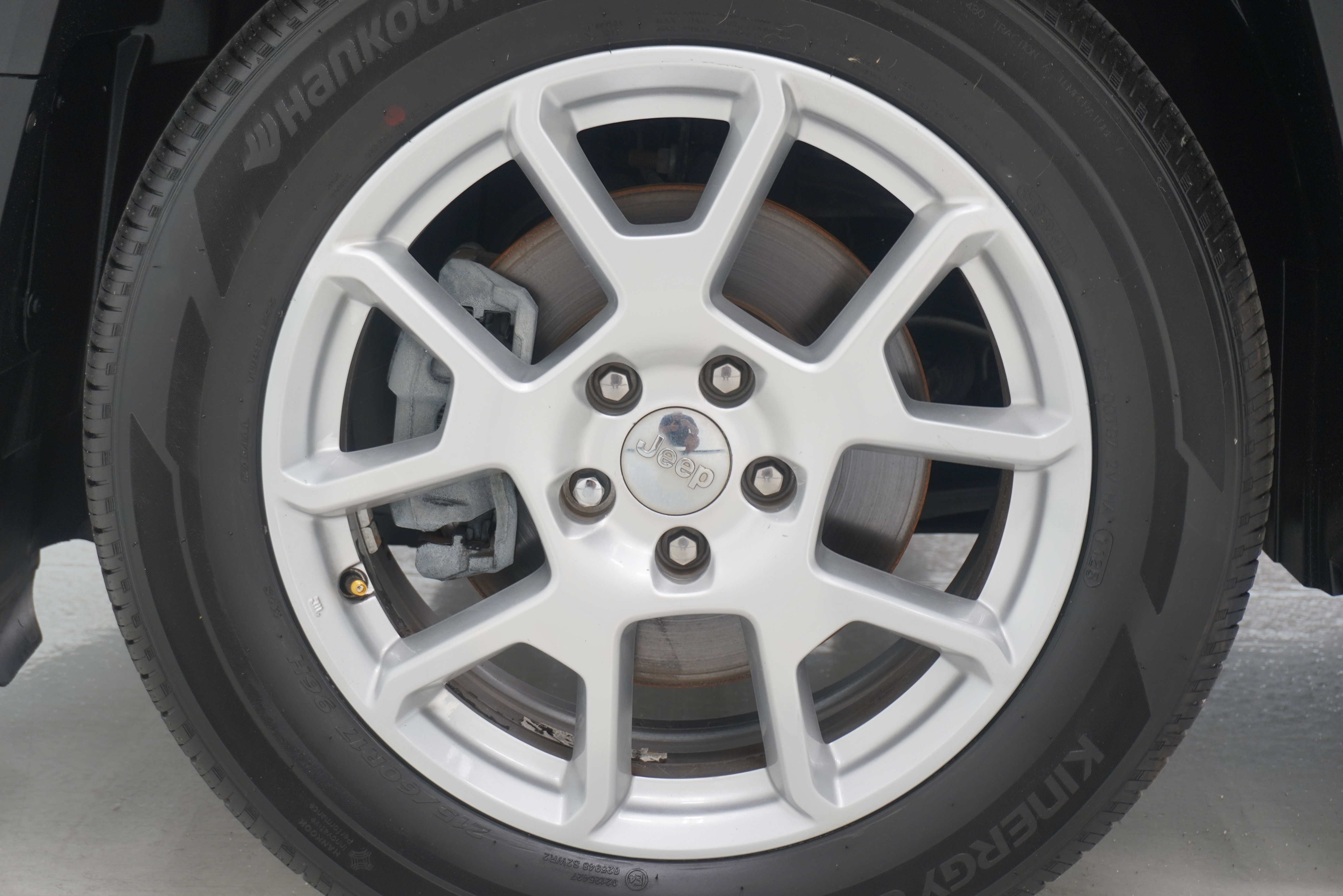Used 2020 Jeep Renegade Latitude FWD image 20