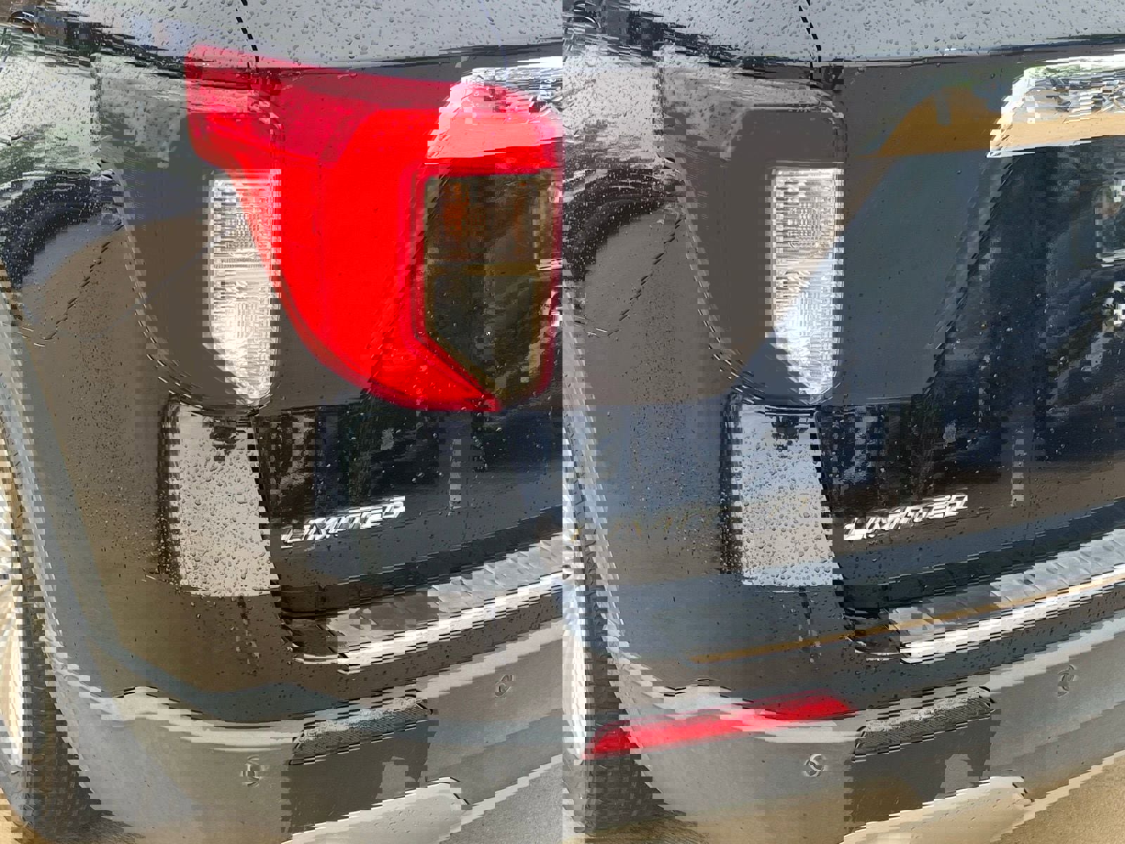 Used 2020 Ford Explorer Limited RWD image 12