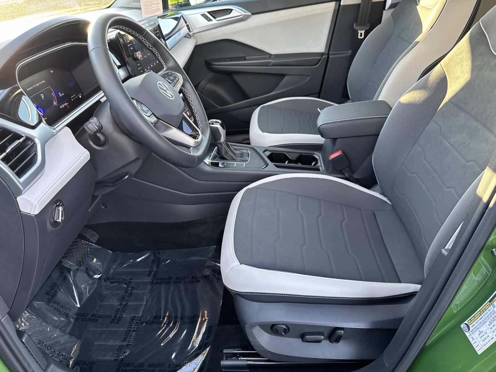 Certified 2025 Volkswagen Taos SE w/ Panoramic Sunroof Package image 13