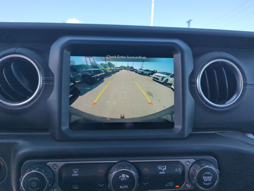 Used 2022 Jeep Wrangler Unlimited Sahara AWD/4WD image 25