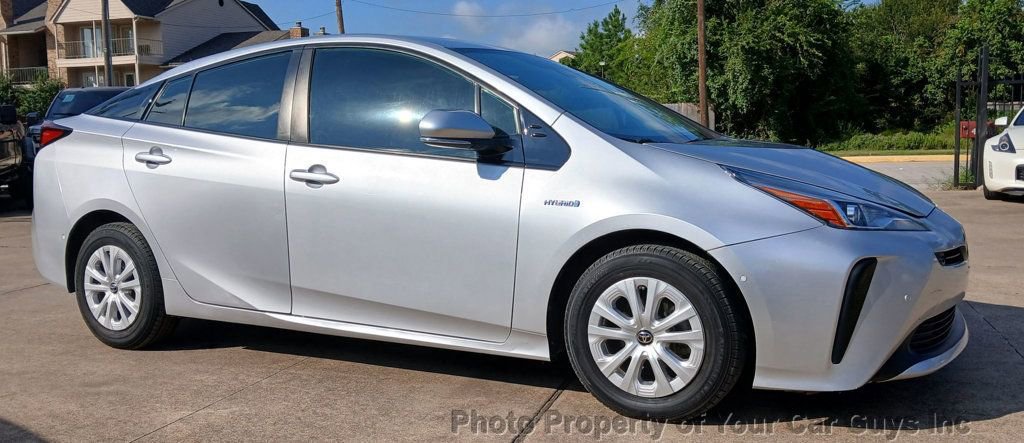 Used 2020 Toyota Prius LE image 4