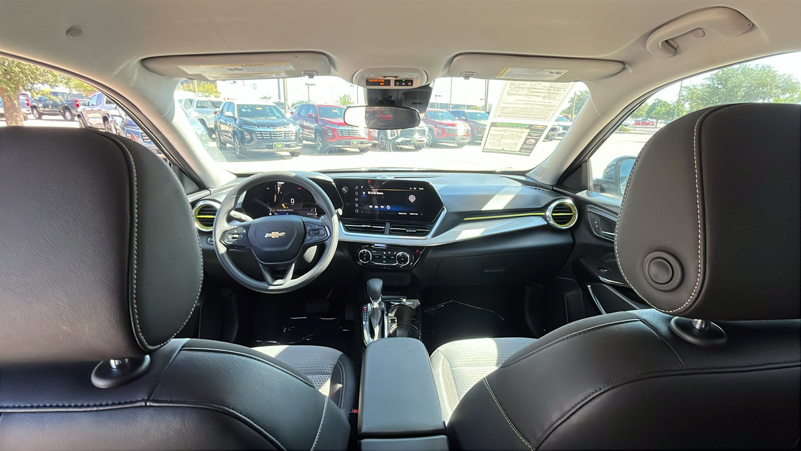 Used 2025 Chevrolet Trax LT FWD image 25