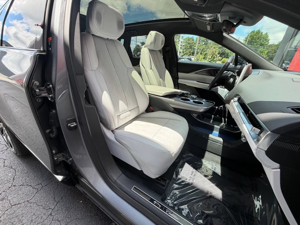 Used 2023 Cadillac Lyriq 2WD image 30