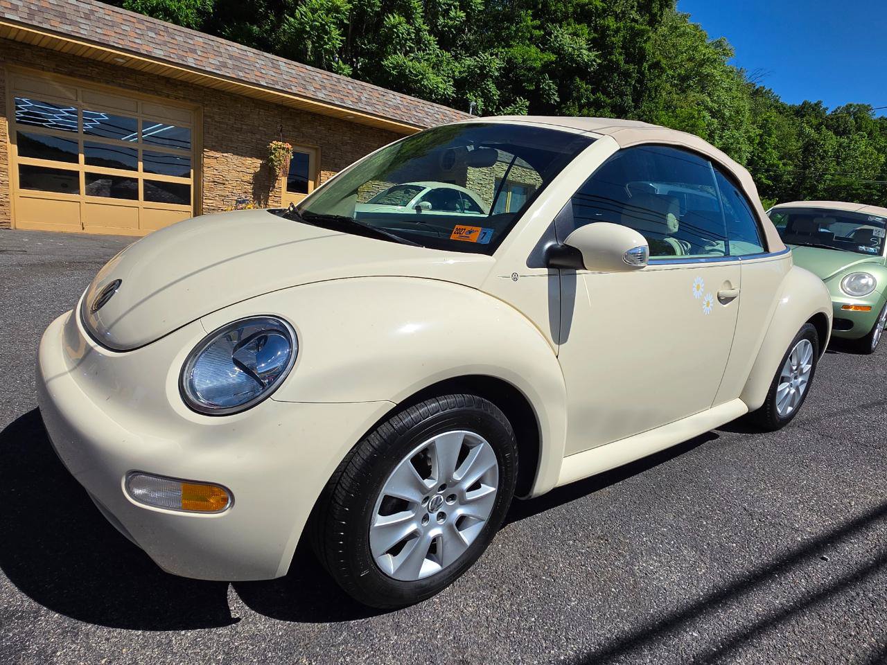 Used 2005 Volkswagen Beetle GL FWD image 1