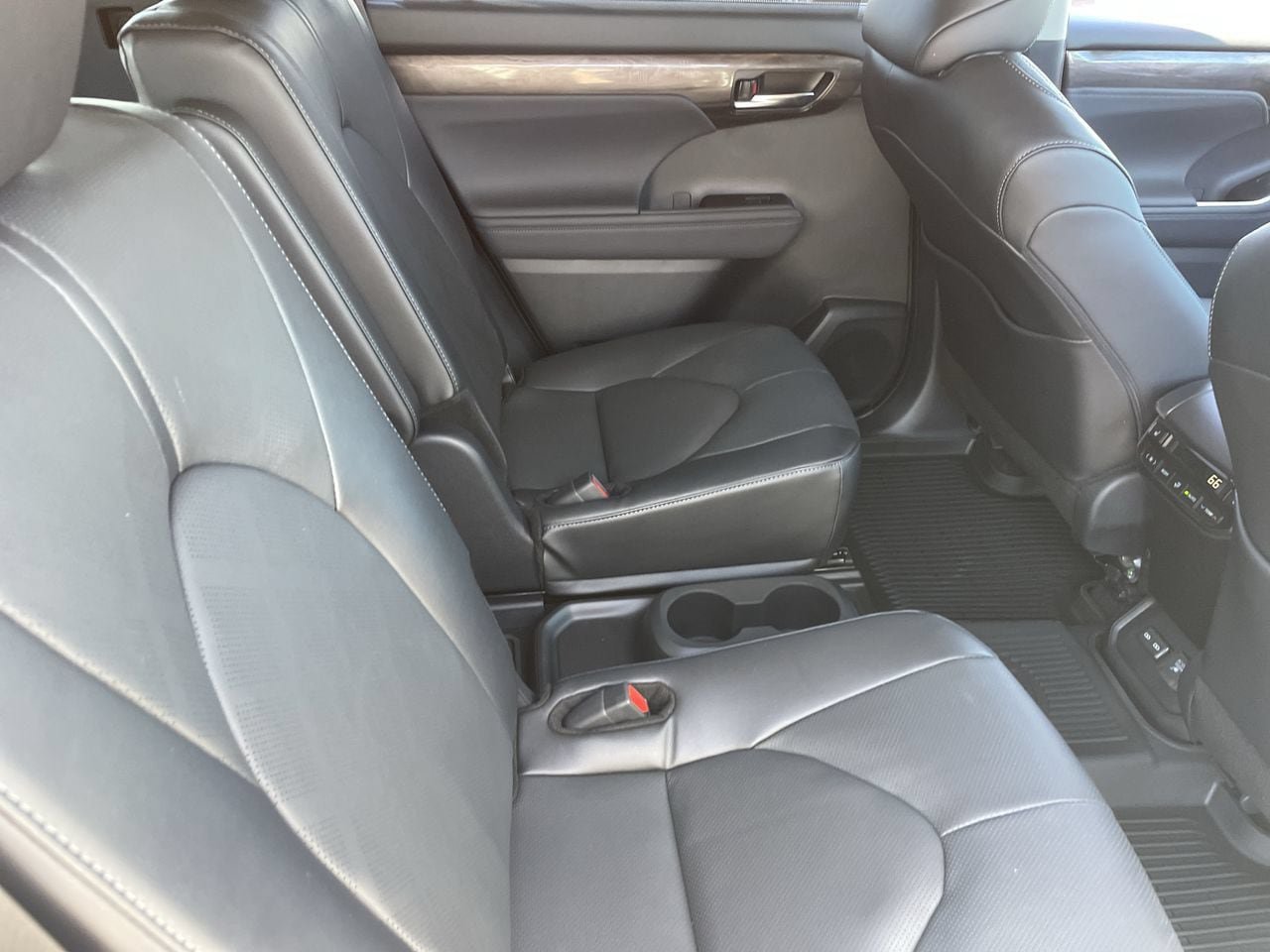 New 2026 Toyota Highlander Platinum AWD/4WD image 22
