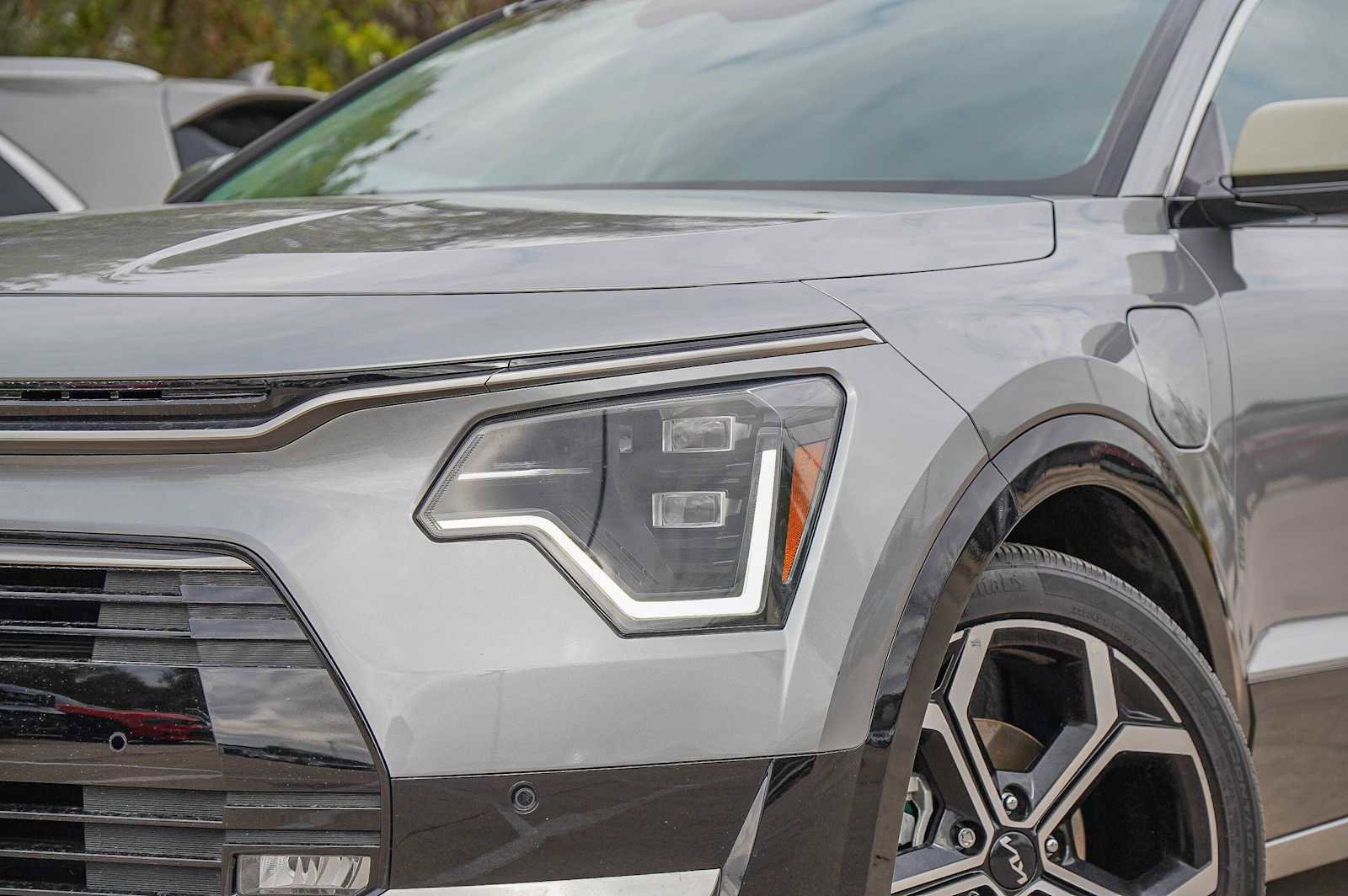 Certified 2024 Kia Niro SX Touring image 3