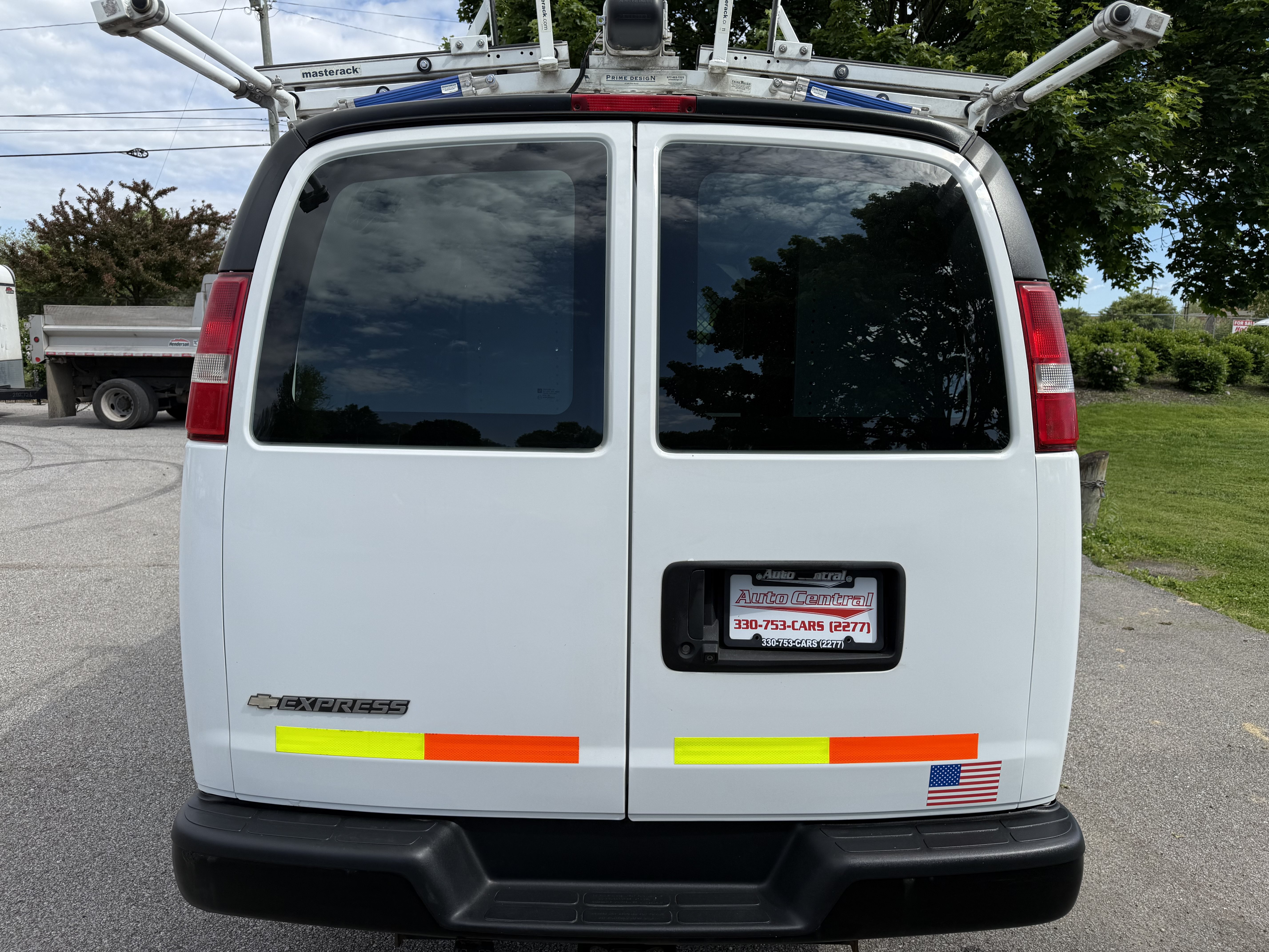 Used 2017 Chevrolet Express 2500 w/ Cold Climate Package RWD image 7