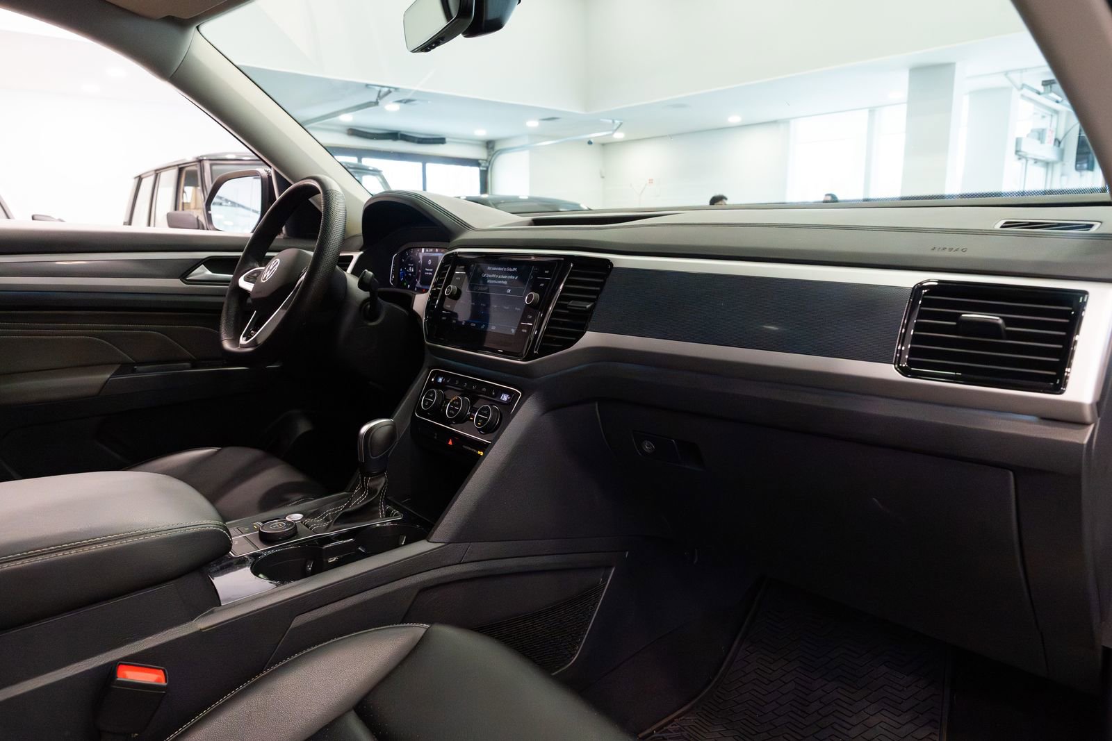 Used 2023 Volkswagen Atlas SEL R-Line image 10