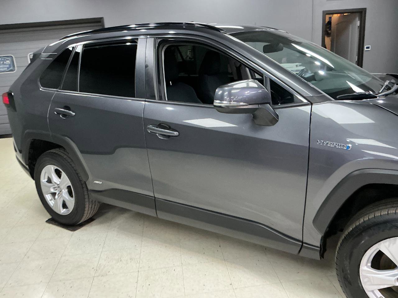 Used 2019 Toyota RAV4 LE AWD/4WD image 29