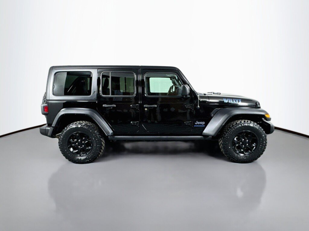 Used 2023 Jeep Wrangler Unlimited w/ Cold Weather Group AWD/4WD image 6