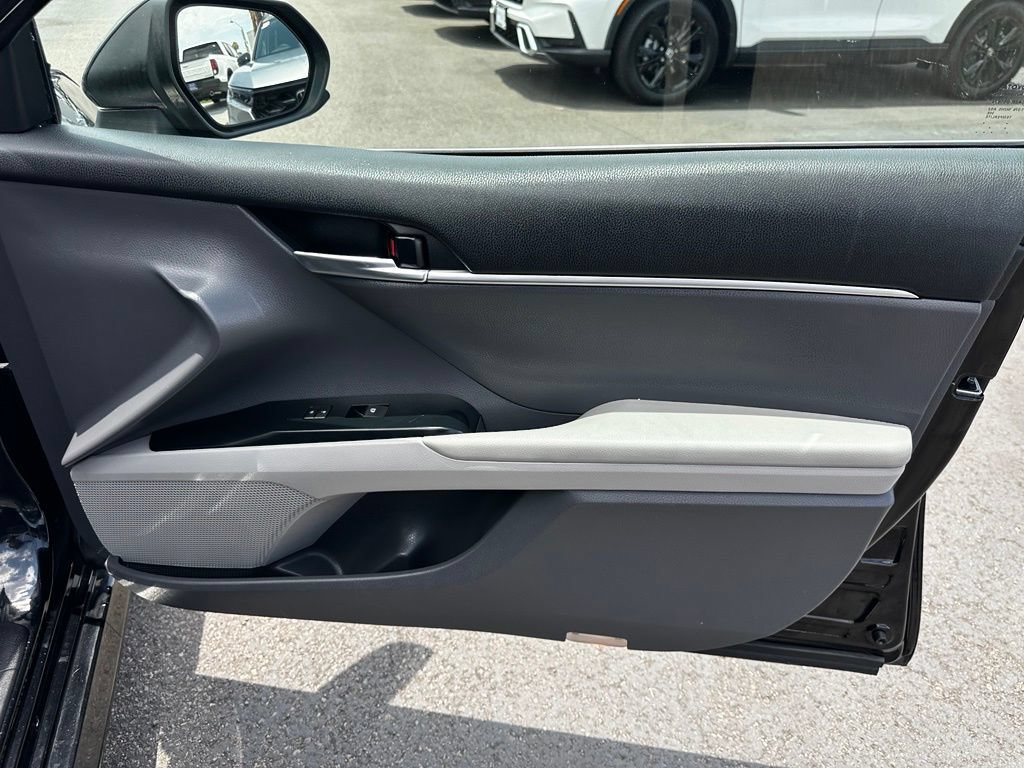 Used 2019 Toyota Camry LE FWD image 14