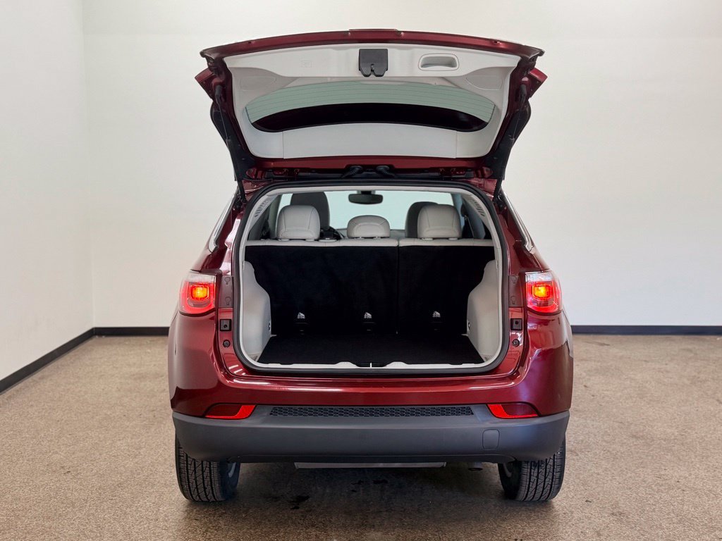 Used 2020 Jeep Compass Latitude w/ Popular Equipment Group AWD/4WD image 5