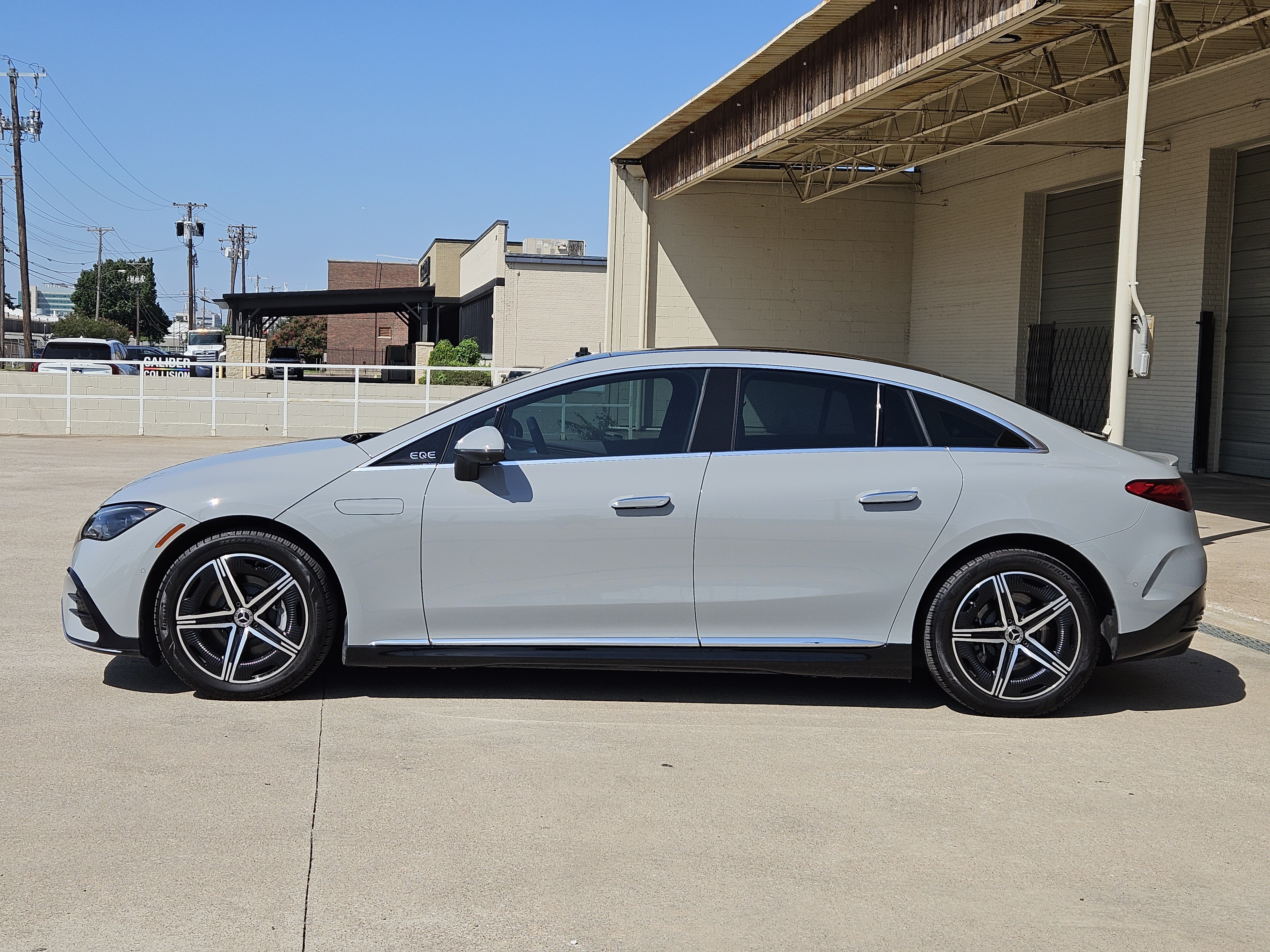 Used 2023 Mercedes-Benz EQE 350+ 4MATIC Sedan image 4