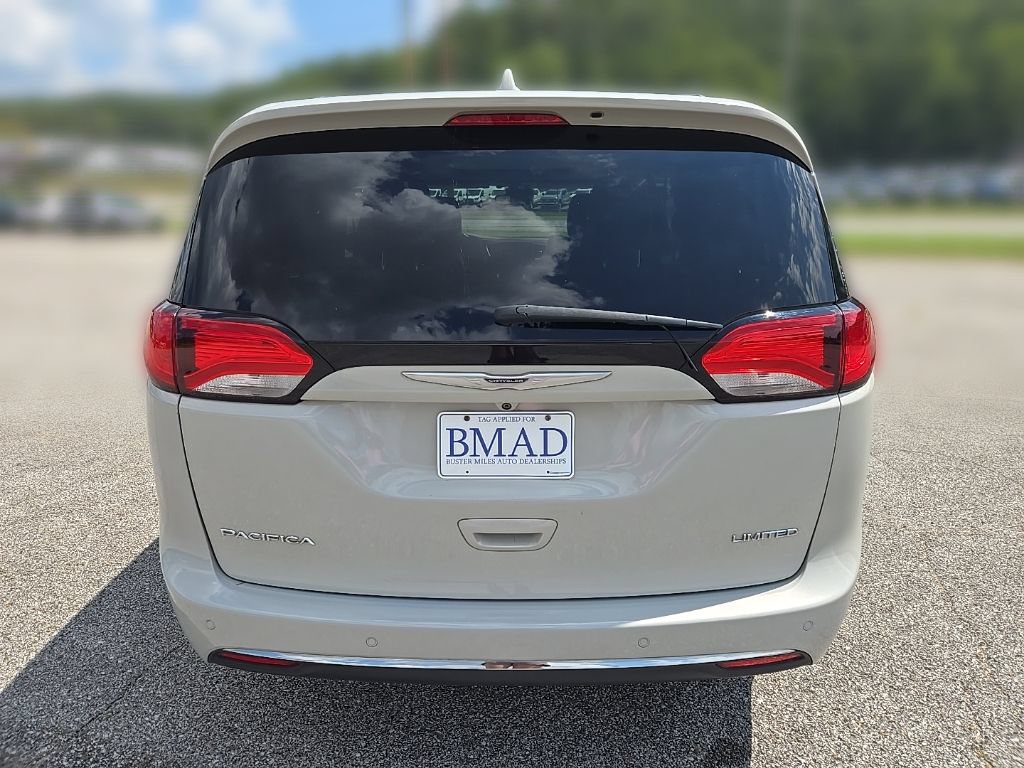 Used 2017 Chrysler Pacifica Limited FWD image 12