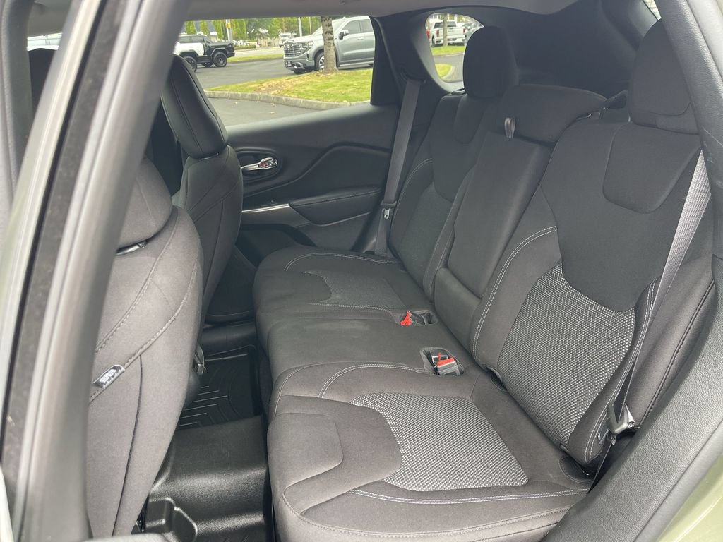 Used 2021 Jeep Cherokee Latitude FWD image 22