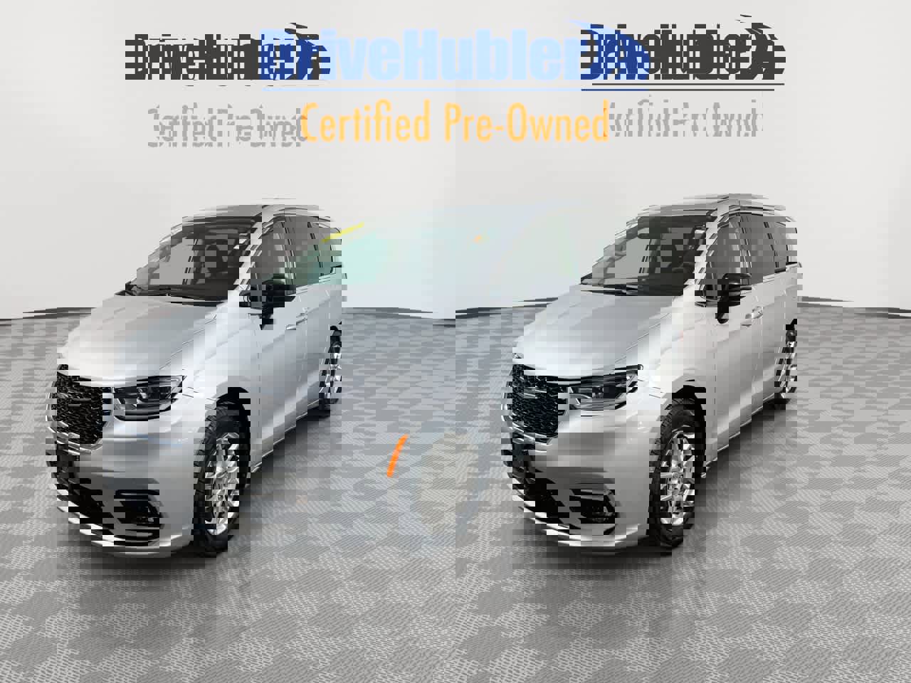 Used 2024 Chrysler Pacifica Touring-L image 4