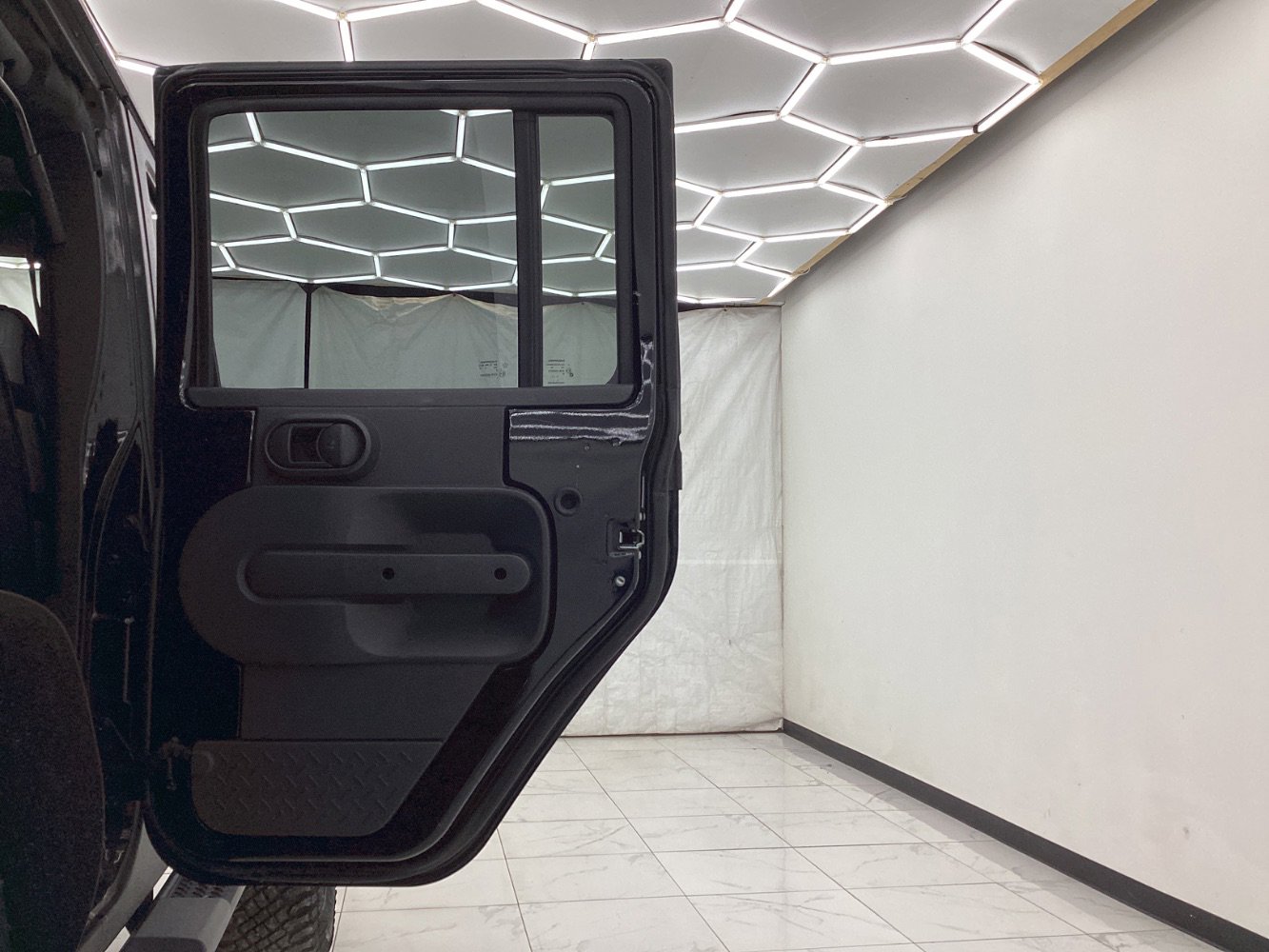 Used 2009 Jeep Wrangler Unlimited Sahara w/ Dual Top Group image 25